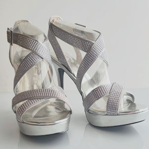 I.Miller Beautiful Shoes Silver Size 9M Sparkly High Heels - NWOT